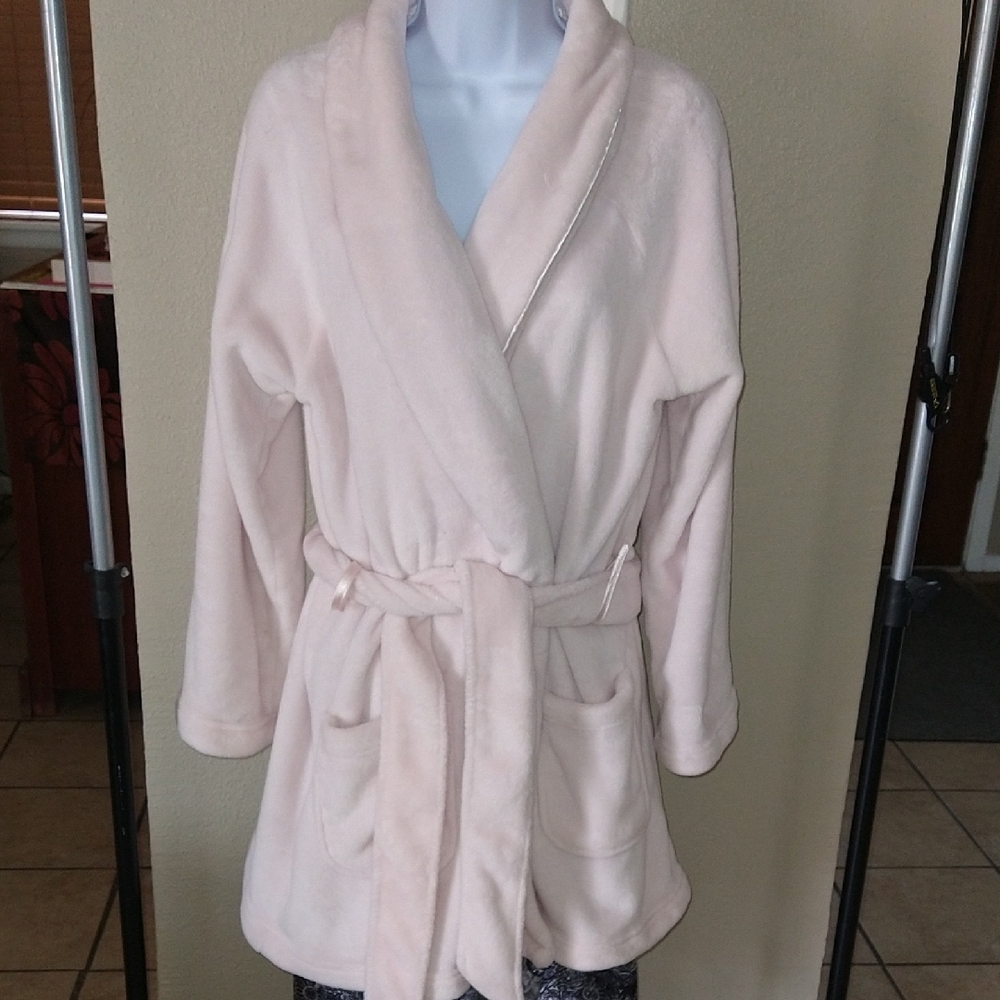 Victoria's Secret Pink Plush Robe Shawl Collar